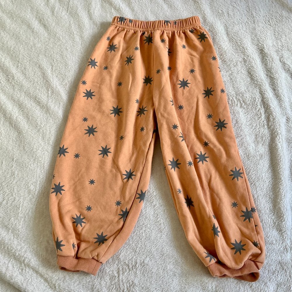 Indy & Pippa sweatpants // orange with blue stars // size 5T // EUC